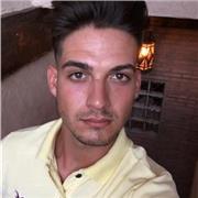 Estudiante de universidad graduado en bachillerato de ciencias puras imparte clases a personas que busquen mejorar sus conocimientos en materias como biología